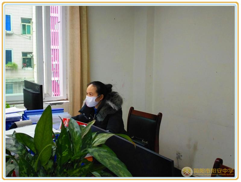 钟丽.jpg 钟丽.jpg