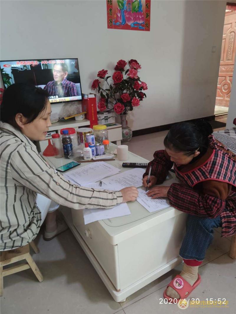 曾勇丽.jpg 曾勇丽.jpg