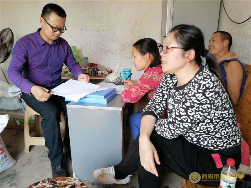 李治龙、易春容.jpg 李治龙、易春容.jpg