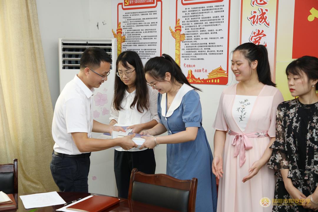 赠书2.jpg 赠书2.jpg