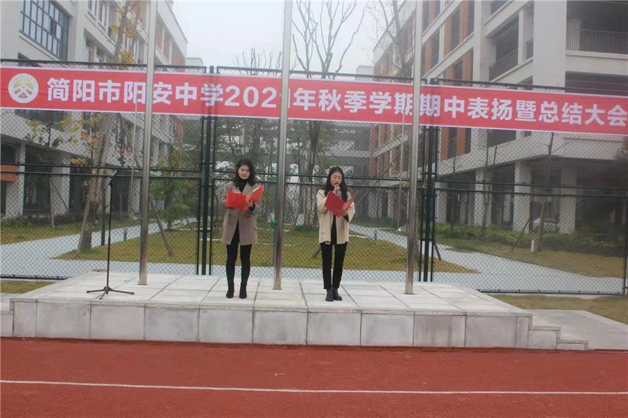 主持人.jpg 主持人.jpg