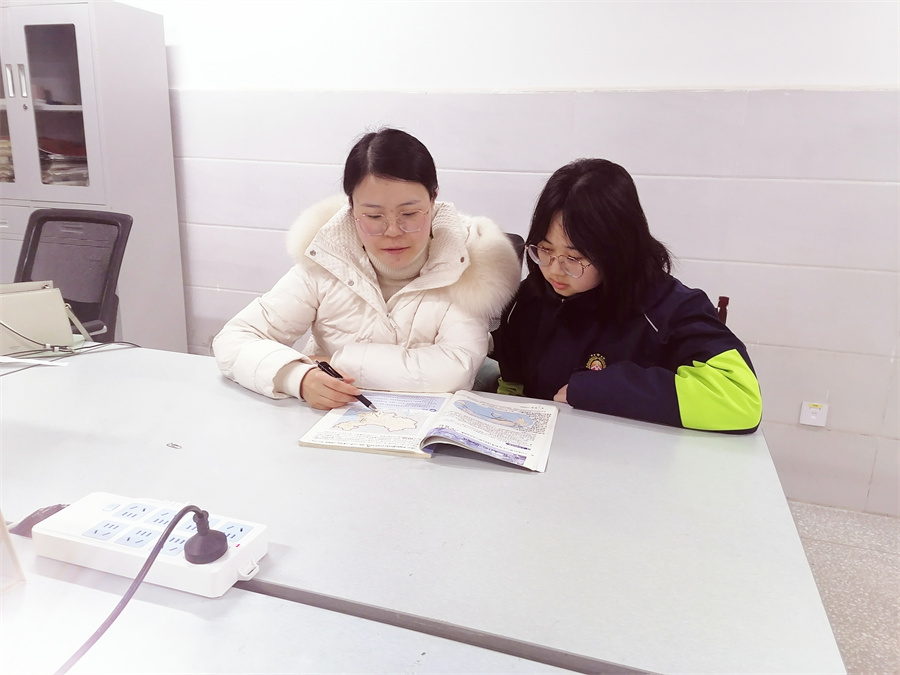 32杨姝漫.jpg 32杨姝漫.jpg