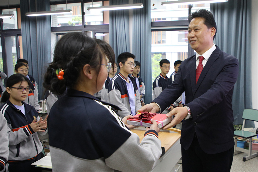赠宪法.jpg